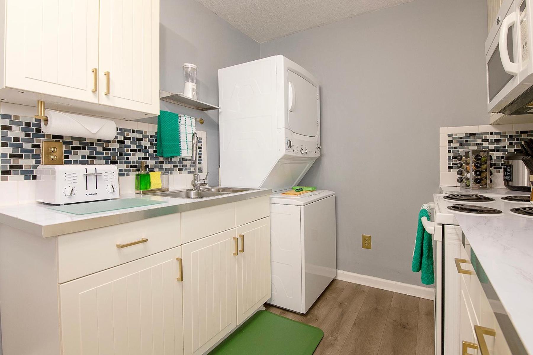 The Tremont Emerald - By Christmas Story House - Historic Charm & Modern Comfort Near Downtown With Parking, 300Mb Wifi & Self Check-In Cleveland Exterior foto